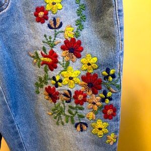 Earl Jean embroidered skinny ankle jean size 8